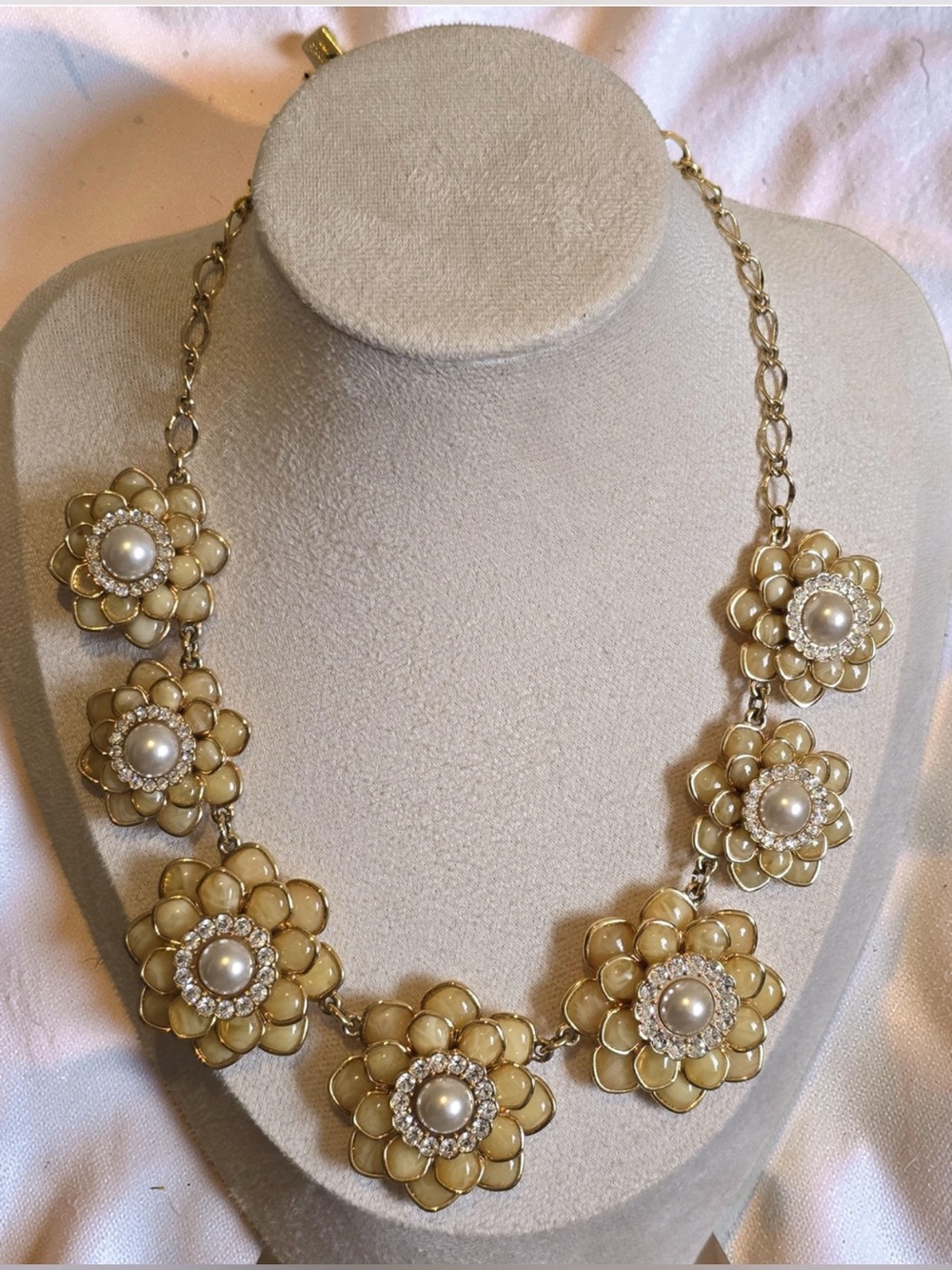 Kate Spade Elegant Cream Flower Pearl Statement Necklace
